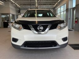 
										2015 Nissan Rogue S AWD full									