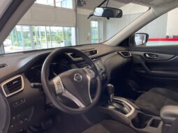 
										2015 Nissan Rogue S AWD full									