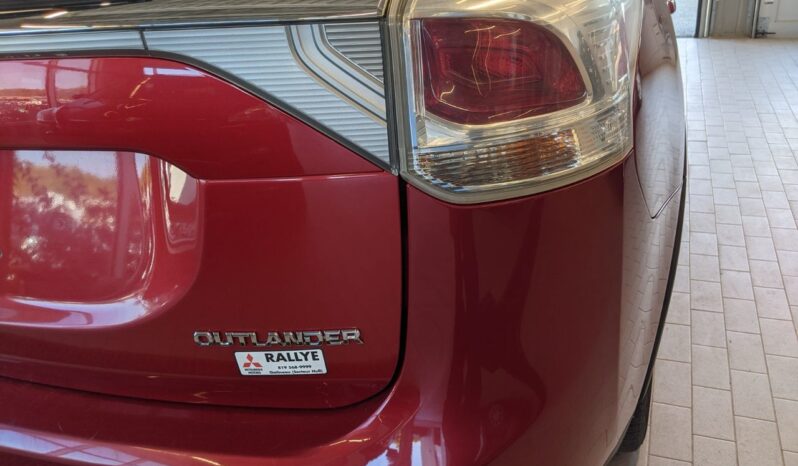
								2015 Mitsubishi Outlander ES AWD full									