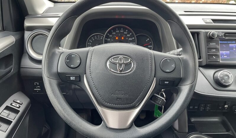 
								2016 Toyota RAV4 LE full									