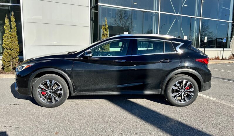 
								2018 Infiniti QX30 S full									