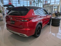 
										2024 Mitsubishi Outlander GT full									