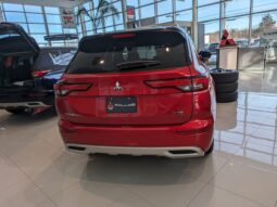 
										2024 Mitsubishi Outlander GT full									