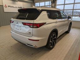 
										2024 Mitsubishi Outlander Plug-In Hybrid GT full									