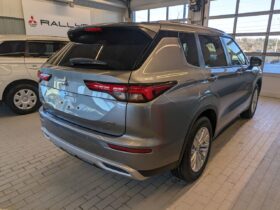 2024 Mitsubishi Outlander LE