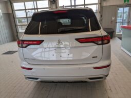 
										2024 Mitsubishi Outlander LE full									