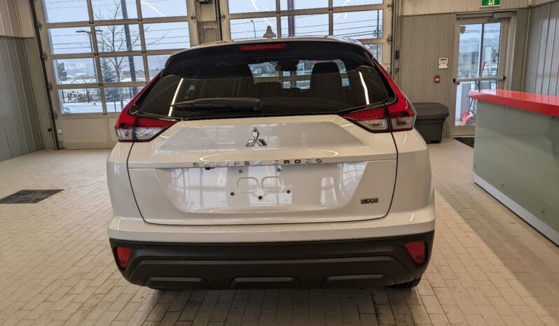 
								2024 Mitsubishi ECLIPSE CROSS ES full									