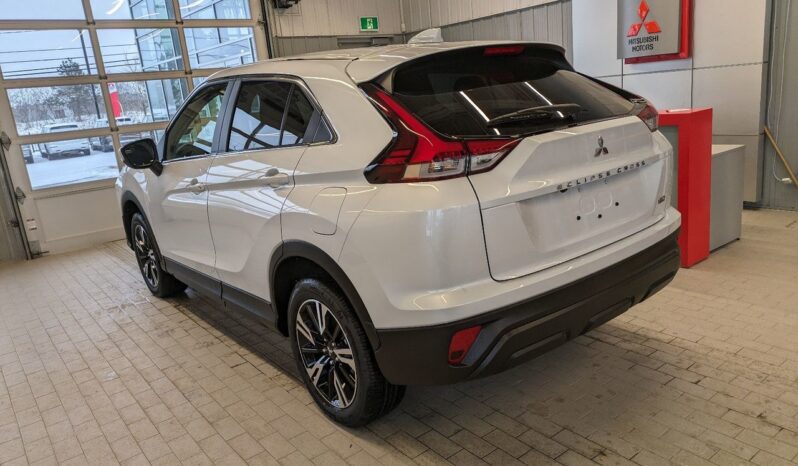 
								2024 Mitsubishi ECLIPSE CROSS ES full									