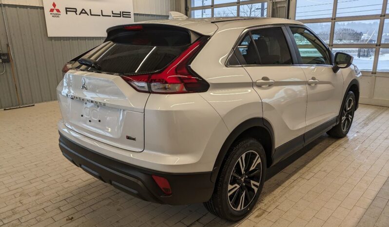 
								2024 Mitsubishi ECLIPSE CROSS ES full									