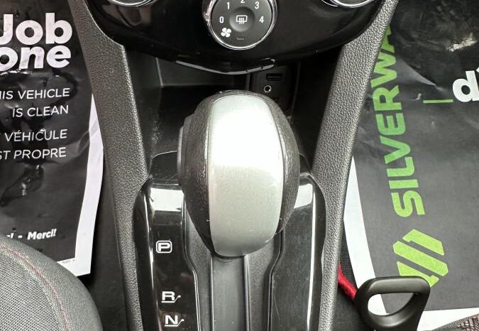 
								2017 Chevrolet Sonic LT à hayon 5 portes BA full									