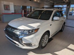 
										2020 Mitsubishi OUTLANDER PHEV SEL AWD full									