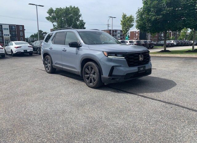 
								2025 Honda Pilot Black Edition full									