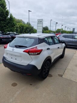 
										2020 Nissan KICKS S full									