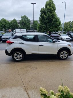 
										2019 Nissan KICKS S full									