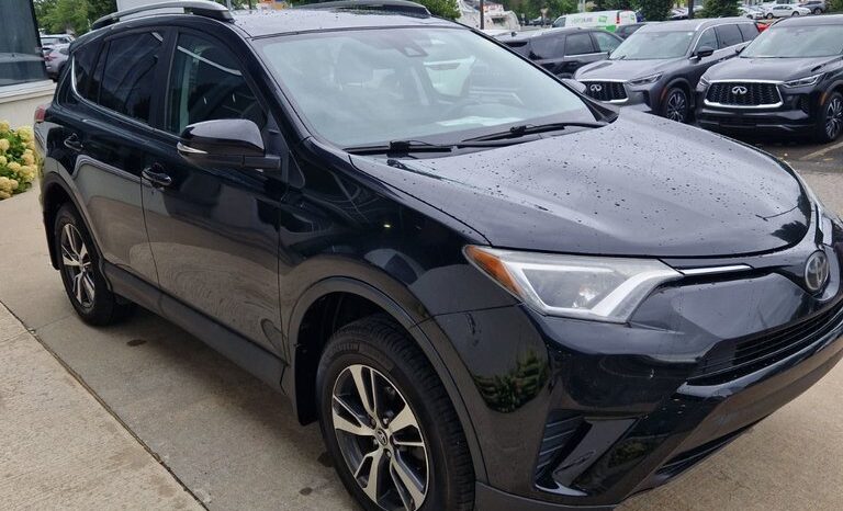 
								2018 Toyota RAV4 LE full									