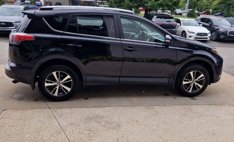 
								2018 Toyota RAV4 LE full									