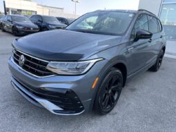 
										2023 Volkswagen Tiguan Comfortline R-Line Black Edition 4MOTION full									