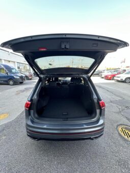 
										2023 Volkswagen Tiguan Comfortline R-Line Black Edition 4MOTION full									