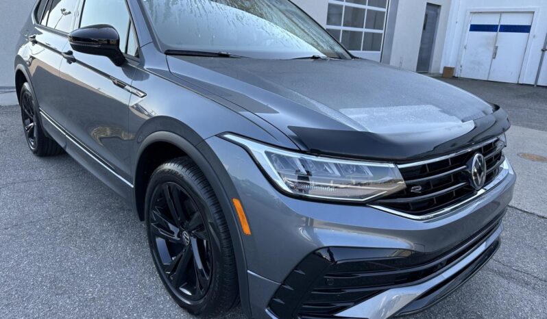 
								2023 Volkswagen Tiguan Comfortline R-Line Black Edition 4MOTION full									