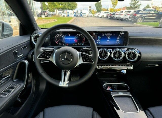 
								2025 Mercedes-Benz CLA CLA 250 4MATIC full									