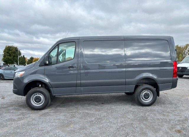 
								2024 Mercedes-Benz Sprinter 2500 144 Wheelbase Standard Roof AWD full									