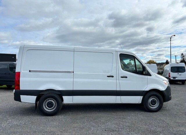 
								2024 Mercedes-Benz Sprinter 2500 144 Wheelbase Standard Roof RWD full									