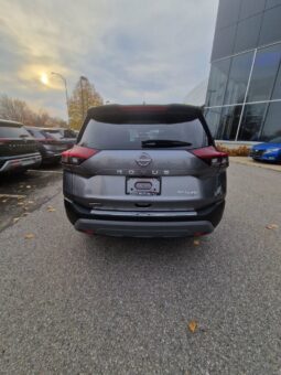 
										2022 Nissan Rogue SV full									