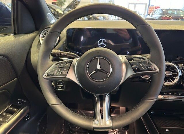 
								2025 Mercedes-Benz GLA 250 4MATIC full									