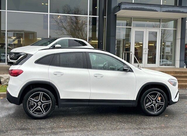 
								2025 Mercedes-Benz GLA 250 4MATIC full									