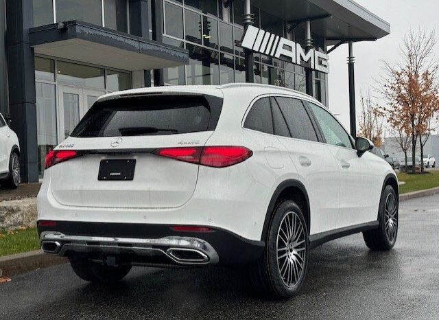 
								2025 Mercedes-Benz GLC 300 4MATIC full									