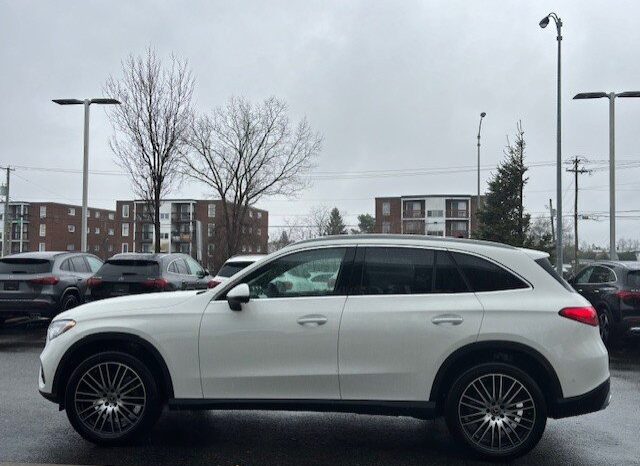 
								2025 Mercedes-Benz GLC 300 4MATIC full									