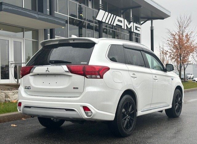 
								2020 Mitsubishi OUTLANDER PHEV LE S-AWC full									