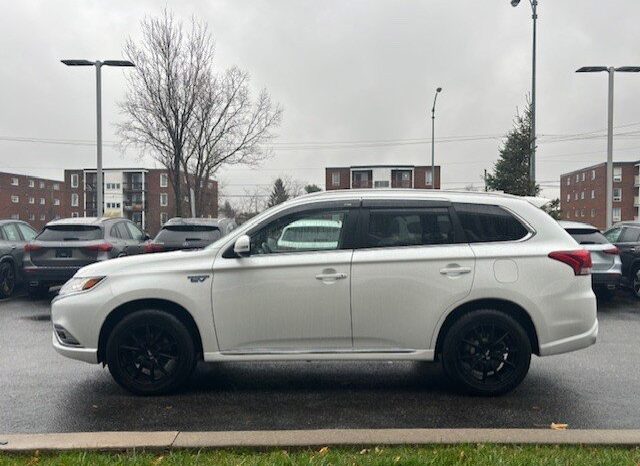 
								2020 Mitsubishi OUTLANDER PHEV LE S-AWC full									