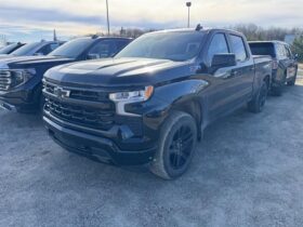 2022 Chevrolet Silverado 1500 Crew Cab 4×4 RST / Standard Box