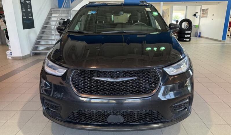 
								2022 Chrysler Pacifica Touring full									