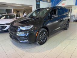 
										2022 Chrysler Pacifica Touring full									