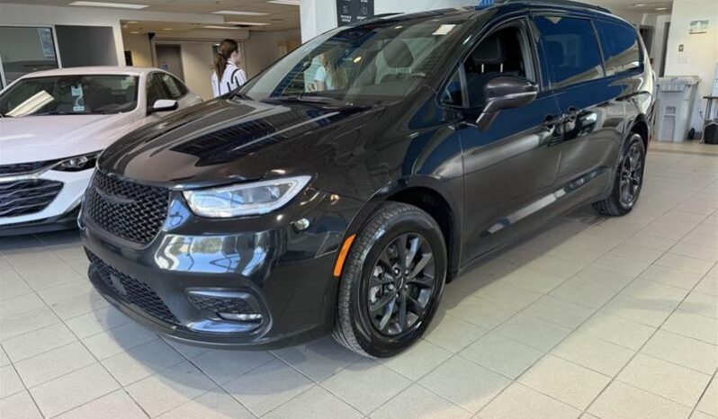 
								2022 Chrysler Pacifica Touring full									