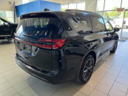 
										2022 Chrysler Pacifica Touring full									