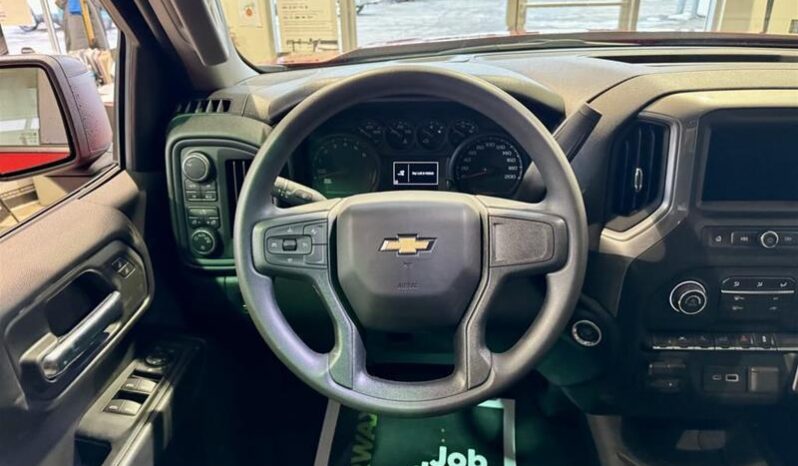 
								2024 Chevrolet Silverado 1500 Custom full									