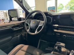 
										2024 Chevrolet Silverado 1500 LT full									