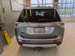 
										2015 Mitsubishi Outlander SE AWD full									