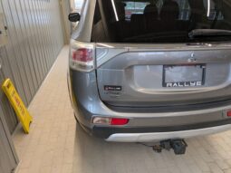 
										2015 Mitsubishi Outlander SE AWD full									