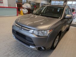 
										2015 Mitsubishi Outlander SE AWD full									