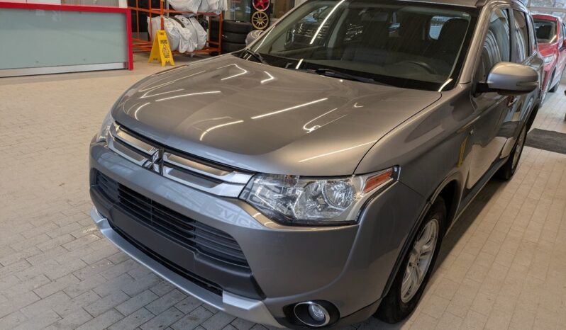 
								2015 Mitsubishi Outlander SE AWD full									