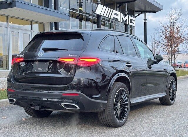 
								2025 Mercedes-Benz GLC 300 4MATIC full									