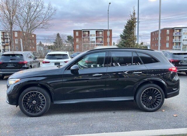 
								2025 Mercedes-Benz GLC 300 4MATIC full									