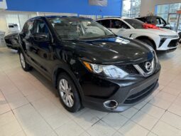 
										2017 Nissan Qashqai SV AWD CVT full									