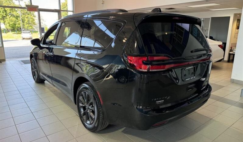 
								2022 Chrysler Pacifica Touring full									