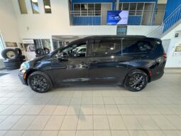 
										2022 Chrysler Pacifica Touring full									