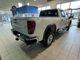 2025 GMC Sierra 2500 4WD Crew Cab Standard Box Pro